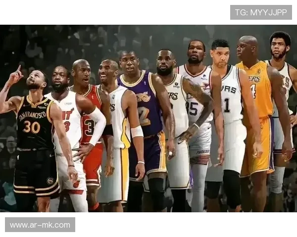 足球篮球巨星同框合影展现体育跨界魅力与友谊无界限